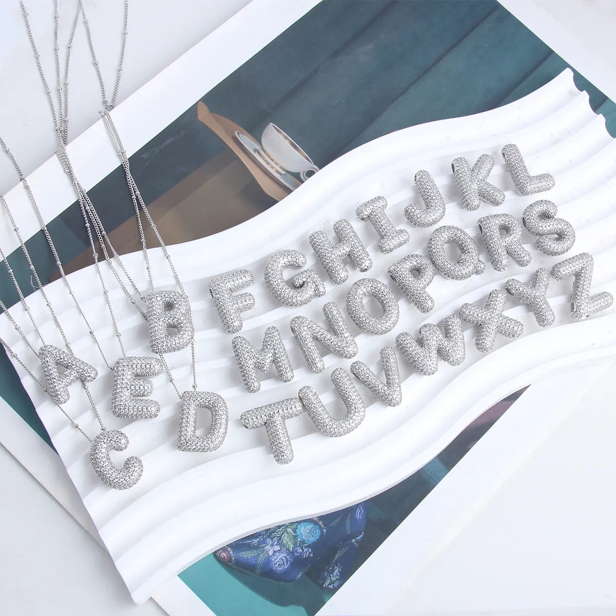 Zestaw naszyjników z inicjałami Bubble Letter | Białe złoto