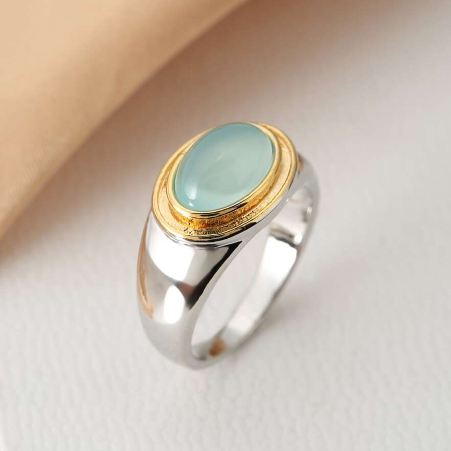 Danna – Pierścionek w stylu vintage z zielonym granatem